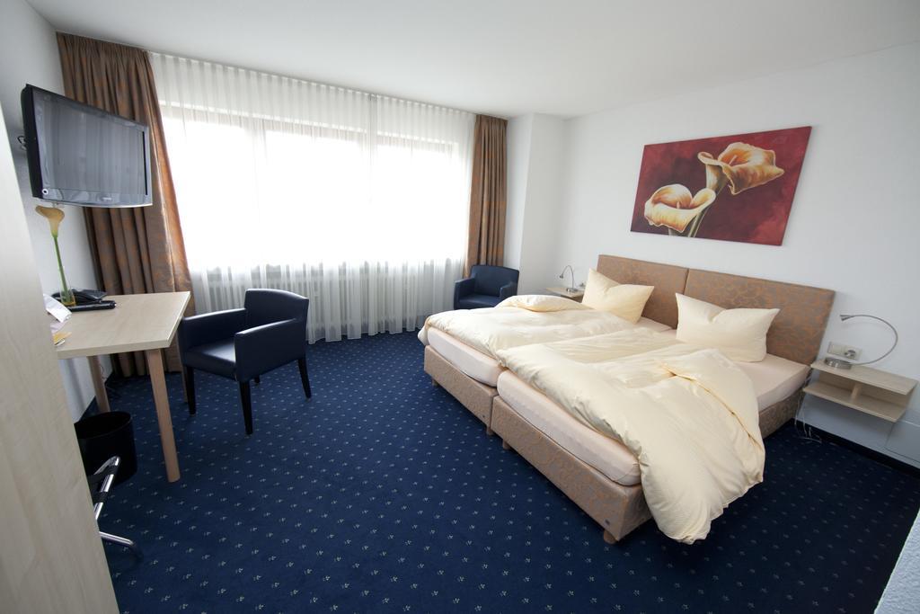 Hotel Restaurant Engel Pfaffenweiler Стая снимка
